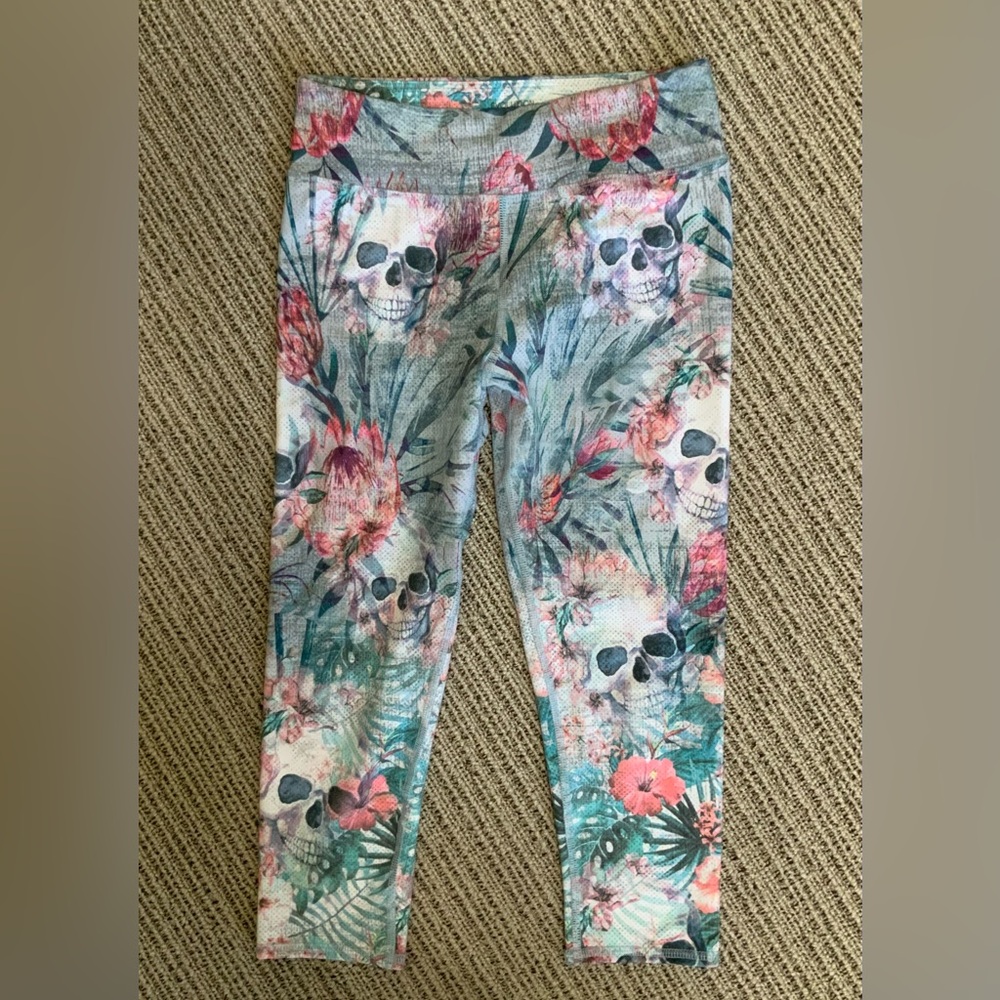 Evolution and Creation Skull Capri Legging